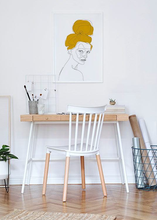 poster, illustration, minimalistisk lineart av en kvinnas ansikte, hår ockragult, vit ram, arbetsrum, Karin Lager.