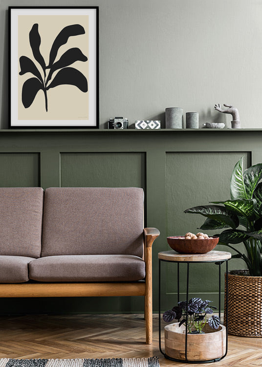 poster, botanisk minimalistisk illustration, svart siluett av växt, beige bakgrund, Tanja Schaub, svart ram, vardagsrum.